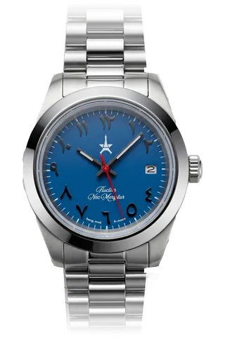 Cadran bleu à chiffres arabes et tour Eiffel, trotteuse rouge, boîtier et bracelet en acier.